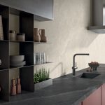 7557_n_PAN-stonetrace-abyss-naturale-6mm-glade-naturale-6mm-kitchen-003